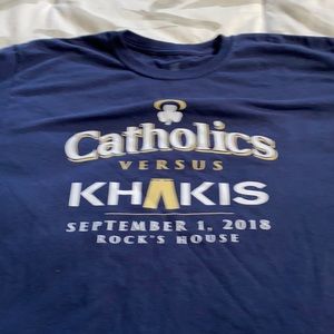 Men’s Catholics vs khakis Large tshirt in navy
